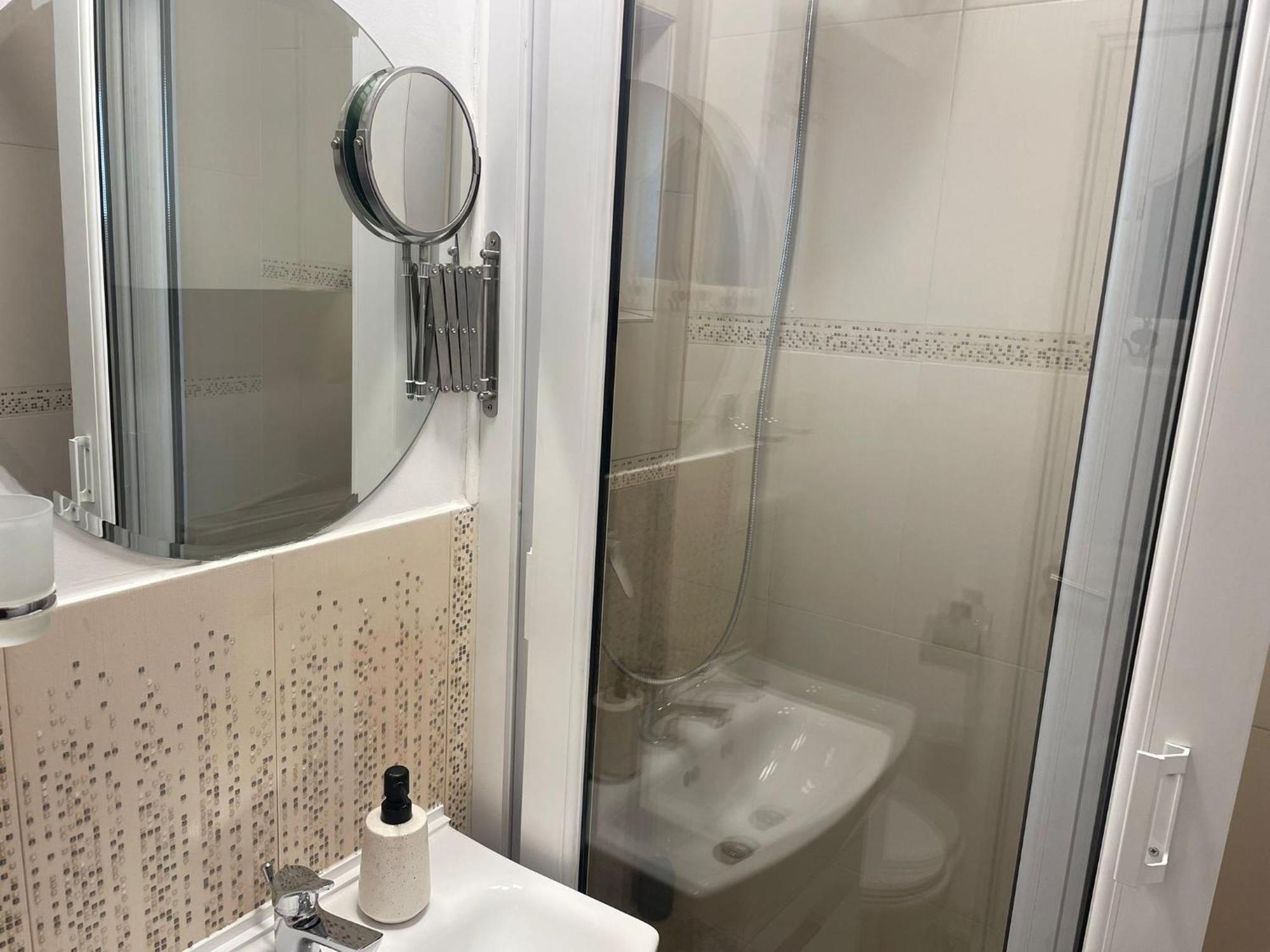 Emm Apartament - 100M Parc Si Metrou Tinererului 부쿠레슈티 외부 사진
